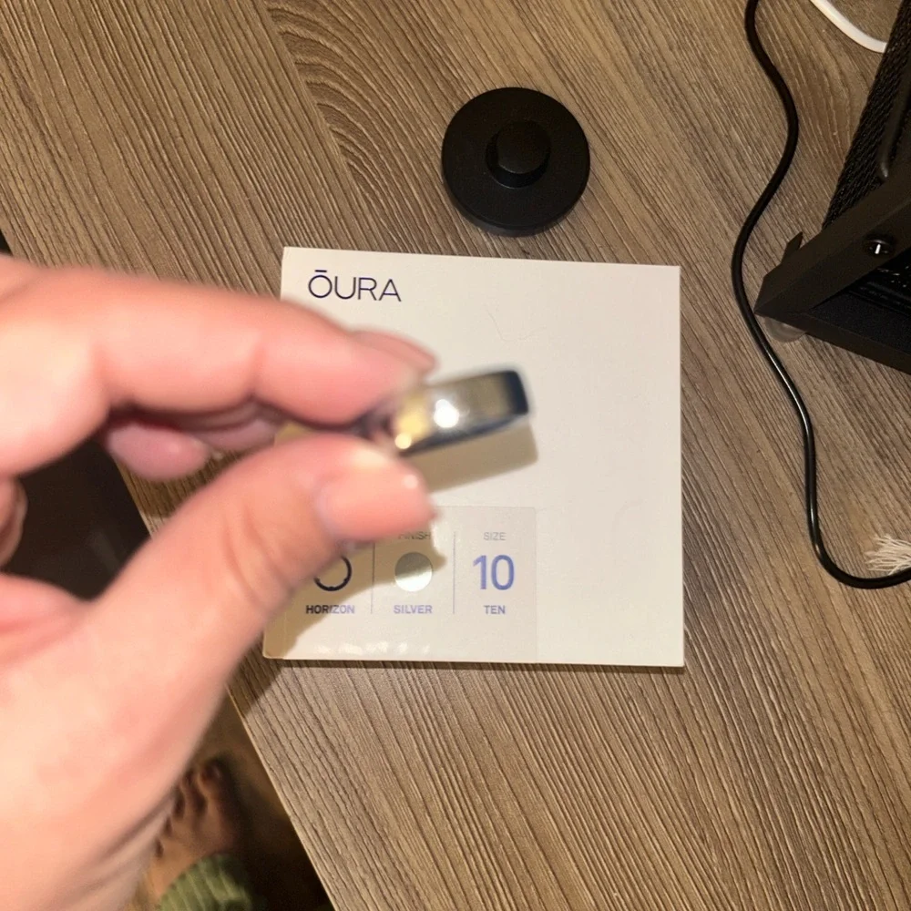 Oura 3rd Generation Horizon Silver Ring - Picture 2 of 5